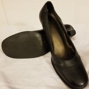 Kitten heel size 8